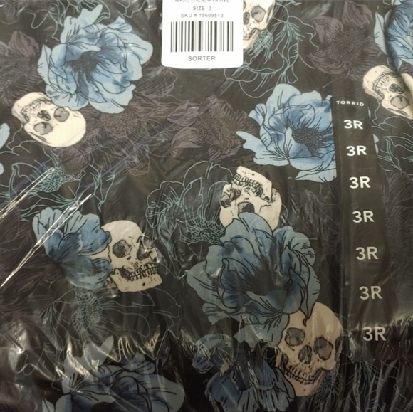 Torrid Pixie Pants Size 3R - Picture 4 of 8